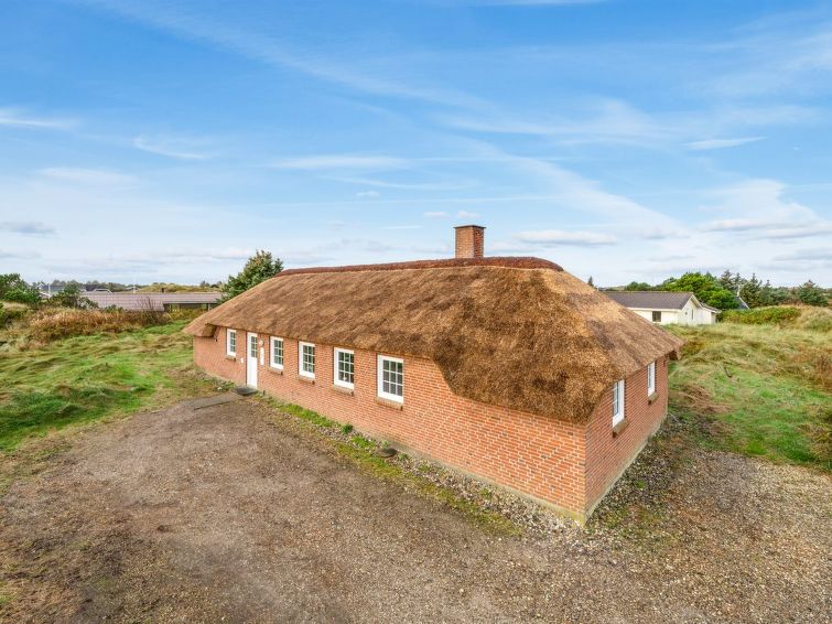 edlef-800m-from-the-sea/