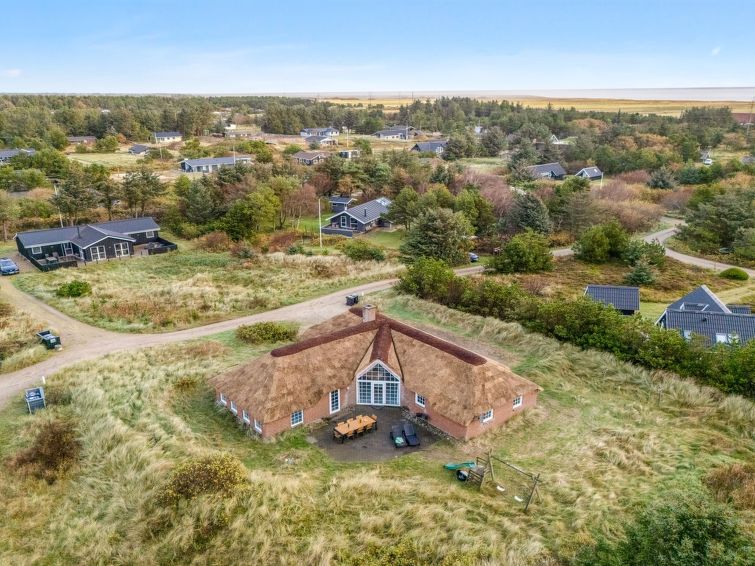 edlef-800m-from-the-sea/