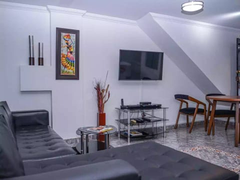 Two Bedroom Apartment... Hot tub ac in lleras