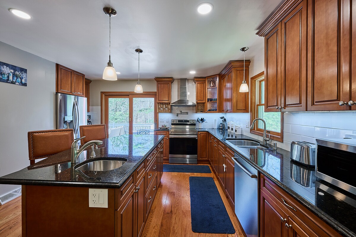 spacious-catskills-delaware-river-gap-retreat/