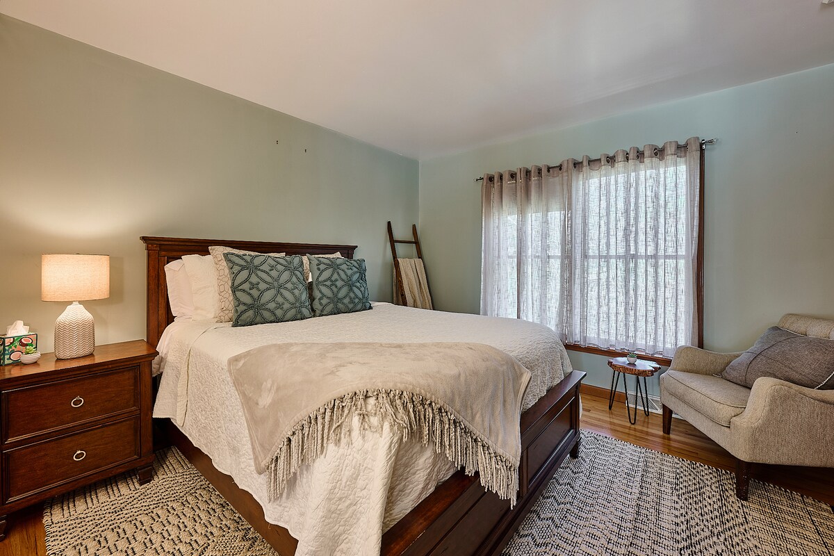 spacious-catskills-delaware-river-gap-retreat/