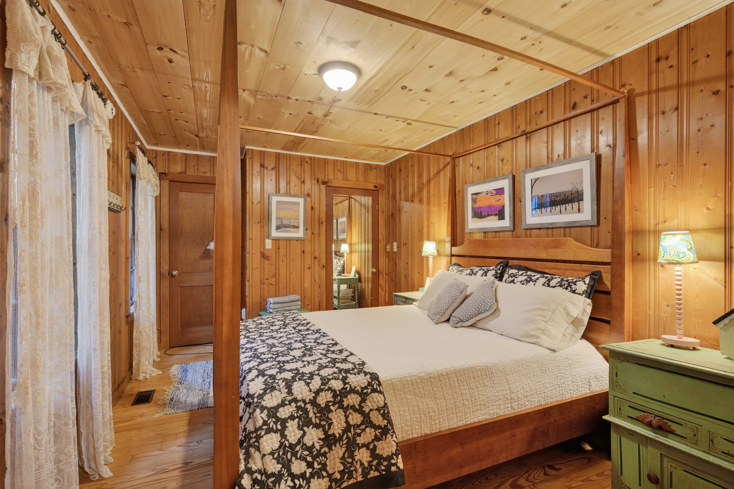 #2 Queen Bedroom