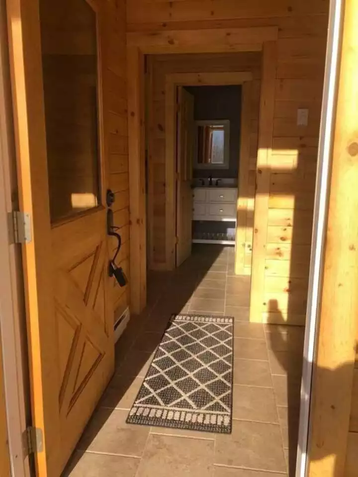 Entry Way Entry Way - Lake Eugene New 5 BR 2.5BA LogHome Lakefront - South Kortright