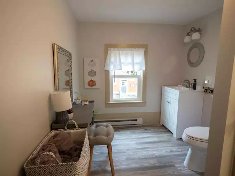 Upstairs Bathroom with make-up vanity Upstairs Bathroom with make-up vanity - A & R Hacienda-Top Rated-near the Delaware River - Callicoon