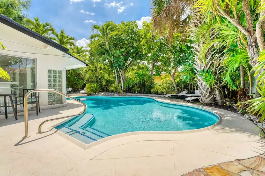 NEW! Tropical Oasis/Luxury Villa 5 min to BEACH - Fort Lauderdale NEW! Tropical Oasis/Luxury Villa 5 min to BEACH - Fort Lauderdale