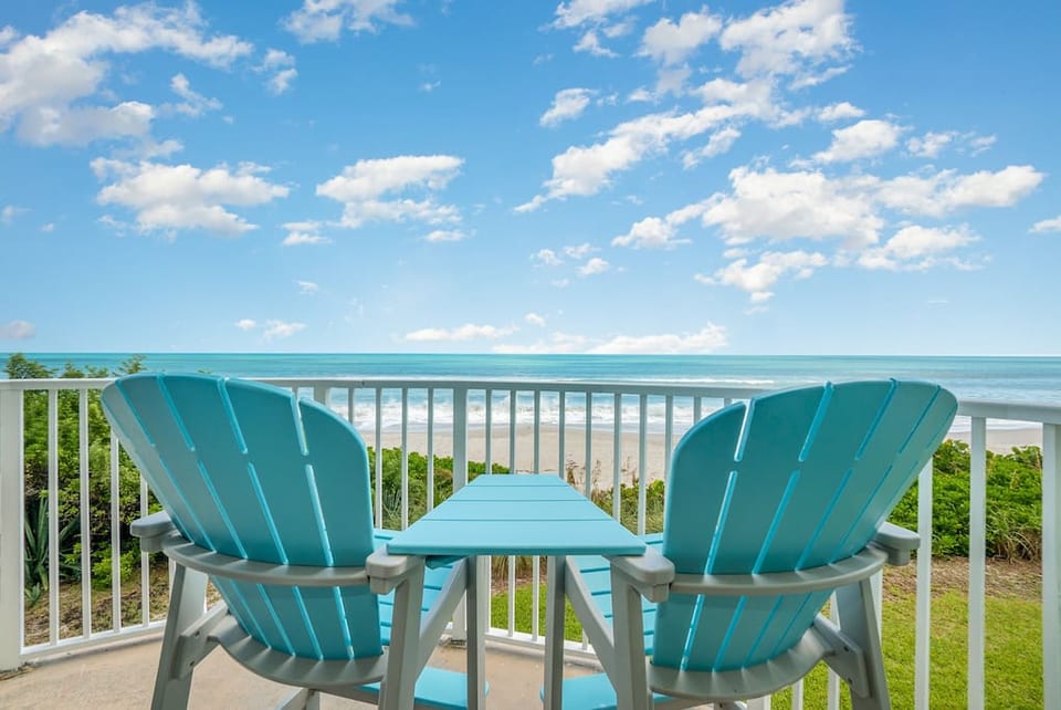 Unobstructed ocean view from balcony