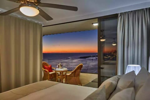Oceanfront Escape with Elegance & Panoramic Views