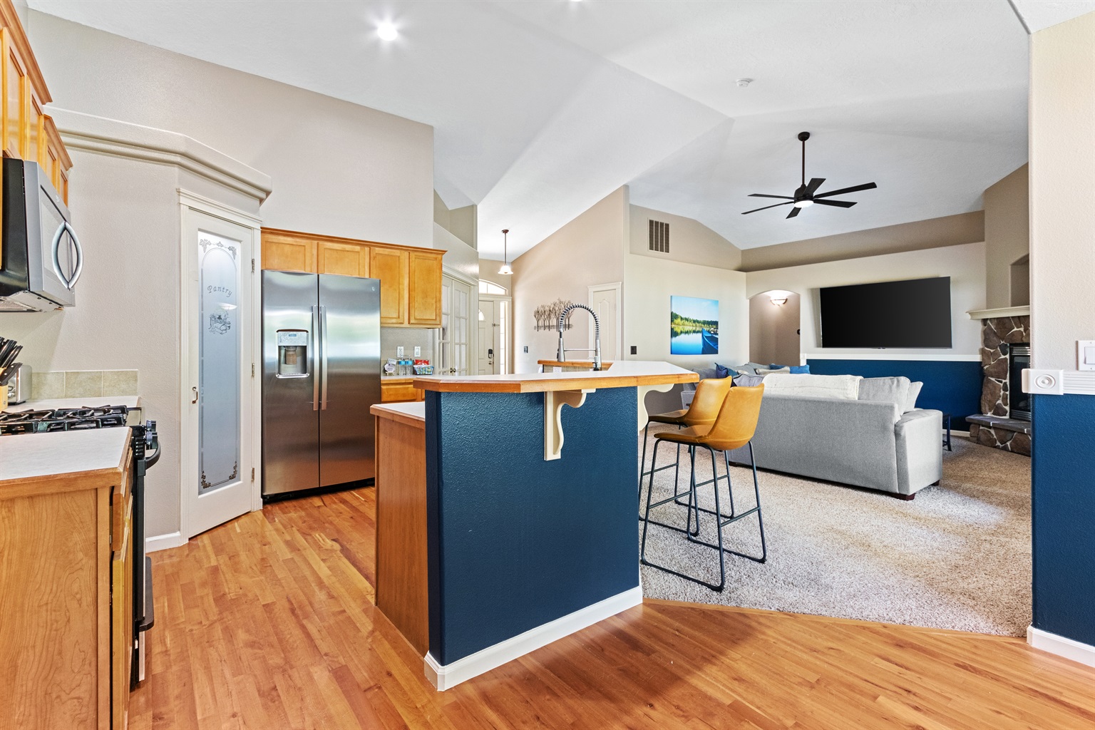 family-home-in-desirable-neighborhood-with-pool-access/