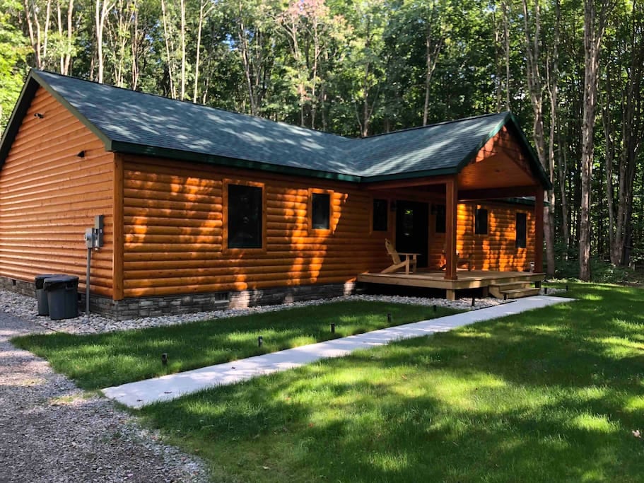 Log Cabin INN w/Outdoor Hot Tub Wi-Fi A/C Secluded - Elmira