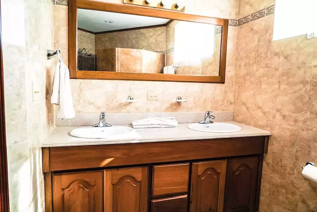 Master bathroom - Luxury Ocean View Villa at Blue Parrot Beach House - Hopkins