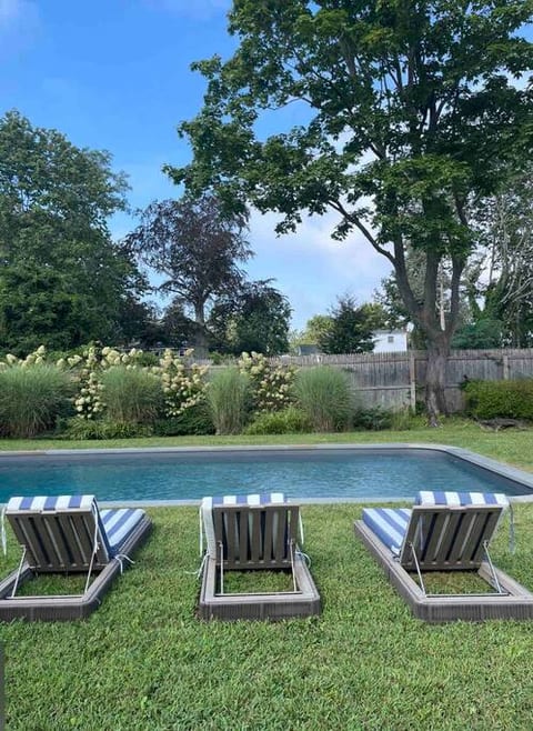 Posh & Stylish 4 Bedroom Bellport Bungalow W/ Pool