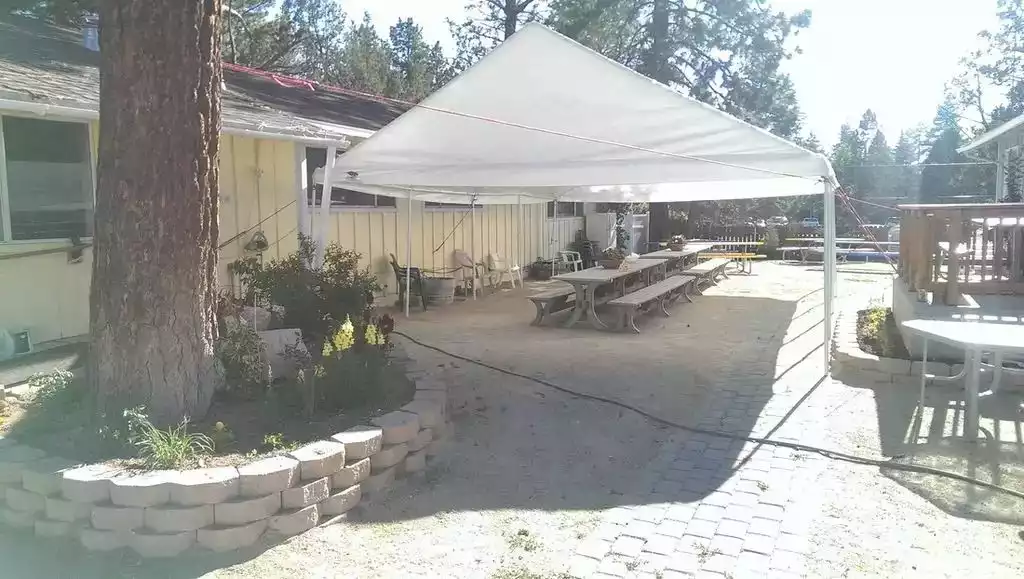 Backyard w/ Meeting Tent for shade in Summer only Backyard w/ Meeting Tent for shade in Summer only - Big Bear Groups Retreat Cabins - Big Bear Lake