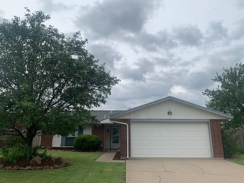 Quiet Family Friendly Home - Garage & Office