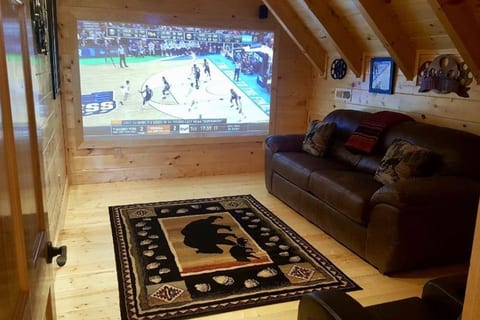 Family Memories - Luxurious Cabin w/ Theater Room