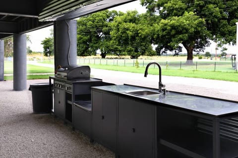 Outdoor Kitchen