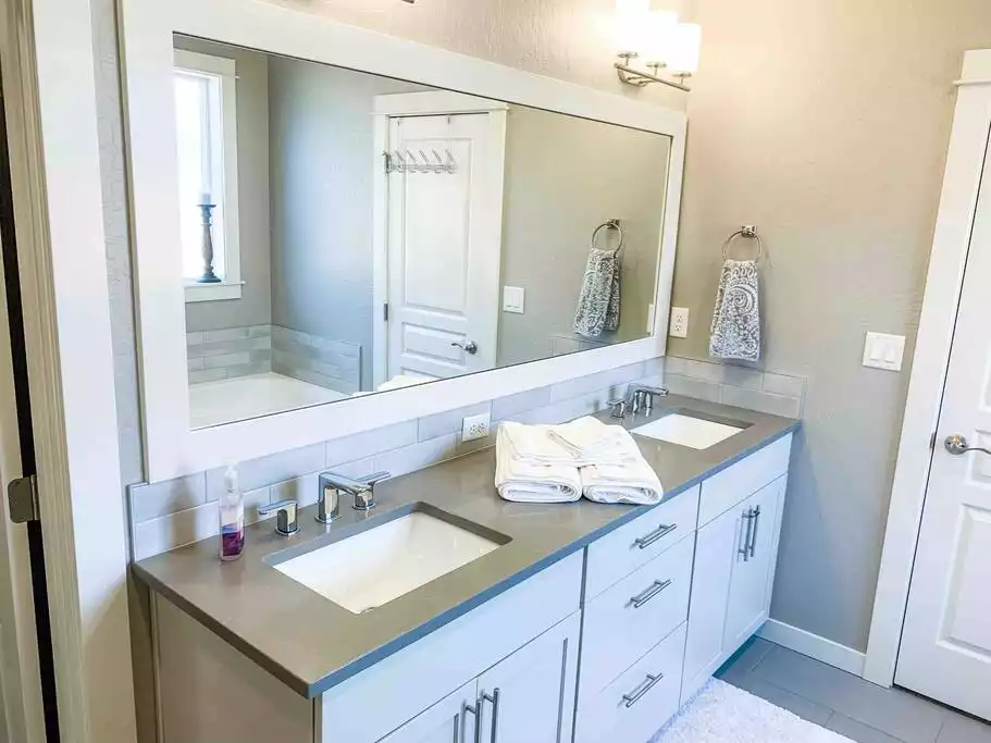 Main Level Master Bathroom features dual vanity, private toilet area, closet, large tiled shower, and huge bathtub - Beautiful 4Bedroom/3Bath Entire Home(1GB Internet) - Eugene