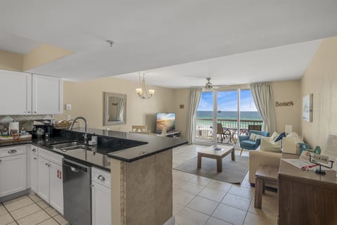Pelican Beach 302