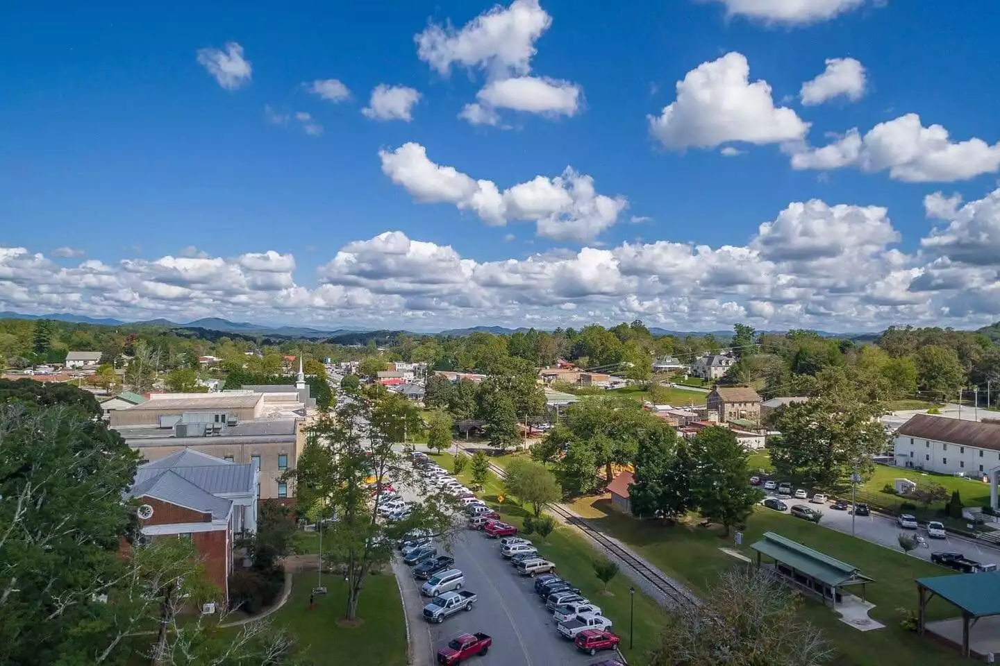 Quaint Downtown Blueridge - Tree Top Retreat - Blue Ridge