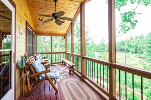 Eagle Ridge Hideaway Cabin