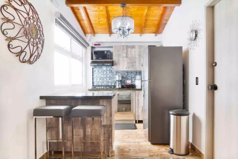 Penthouse One bedroom Balcony AC, and Hot Tub