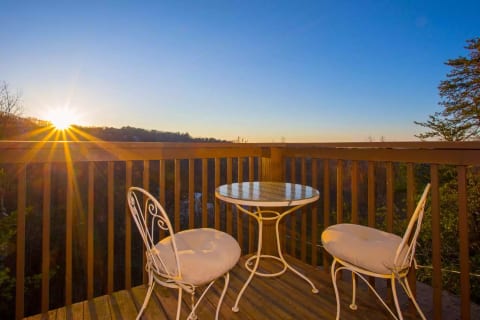 Mtn Views & City Lights: Secluded Chalet Near Ober