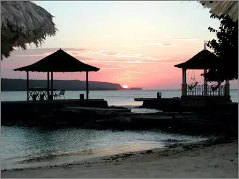 Coral Cove Cottages