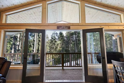 New Listing!! Kirby's Cabin on the Lake