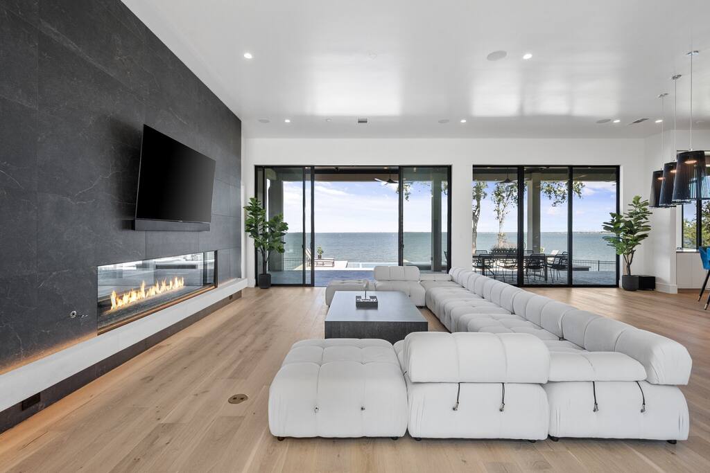 Lakefront Estate -heated spa - chef avail - Streetman Lakefront Estate -heated spa - chef avail - Streetman