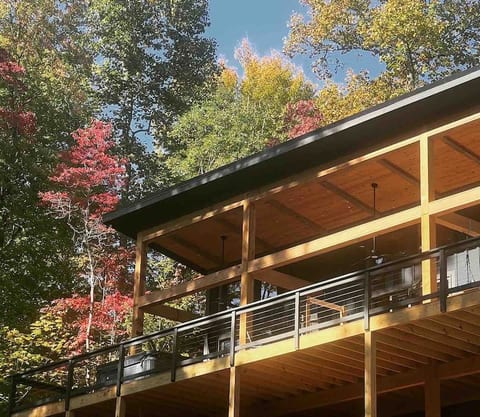 Exterior deck of upper cabin