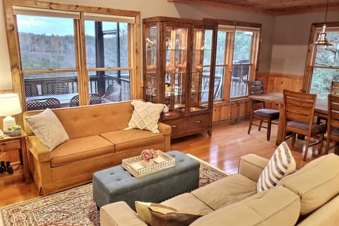 Blue Bear Ridge Mountain Cabin