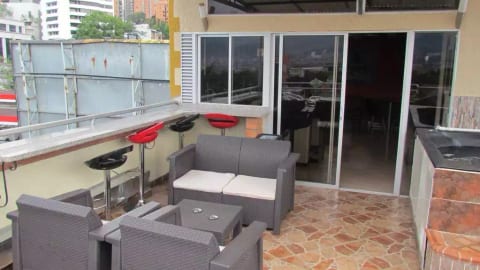 PH 502 Roof deck Hot tub Private roof security AC