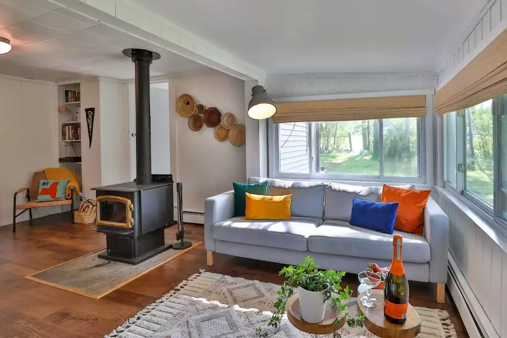 Cozy Cottage Near Skiing and Woodstock