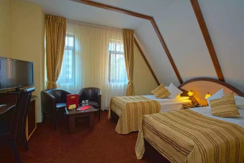 Elegant twin room @ Ambient B&B