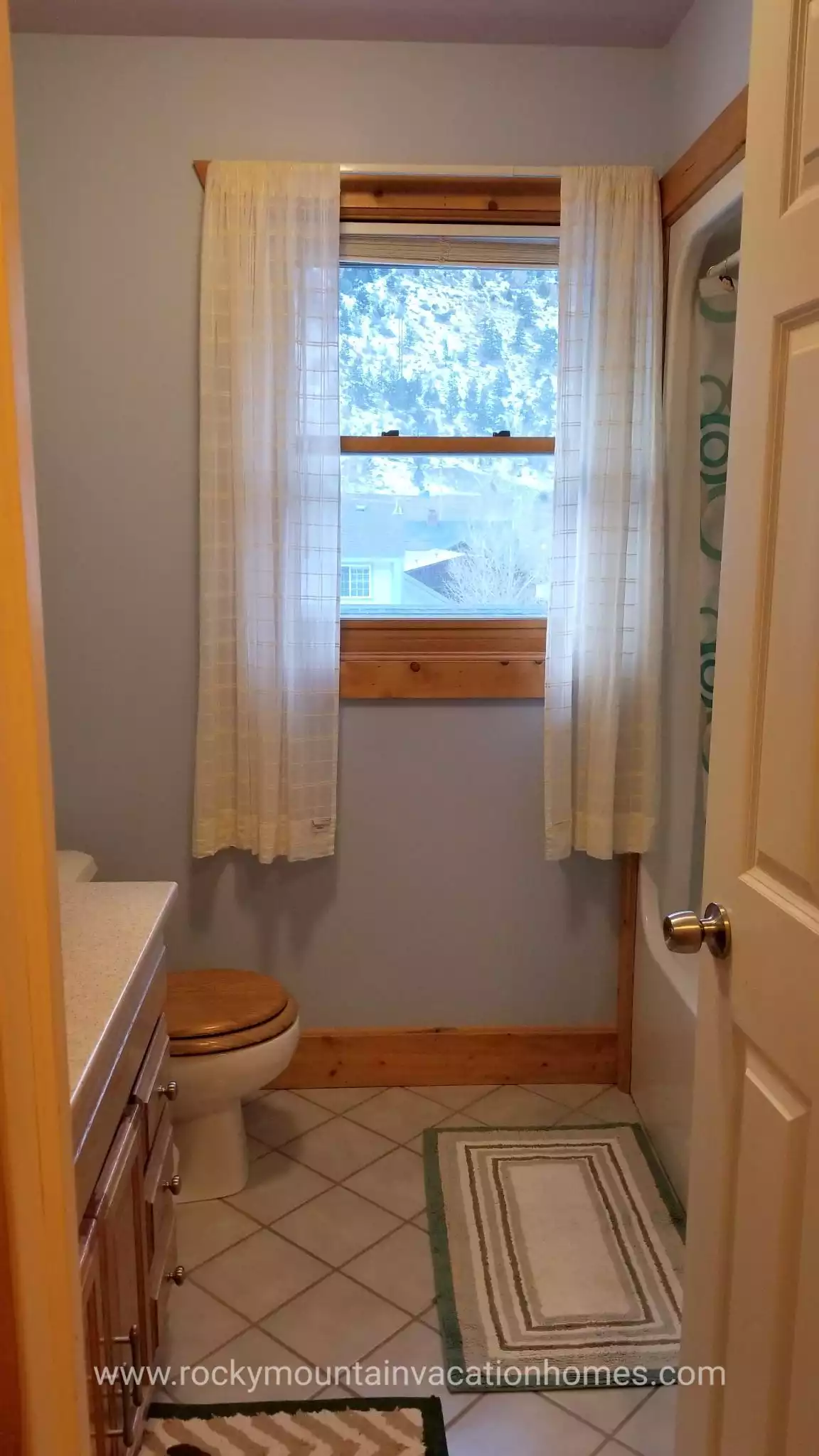Full bath upstairs with shower/tub combo
