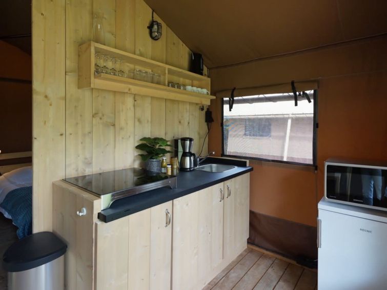 Kitchen / Dining Room - Glampingtent Desert 4 - Noord-Scharwoude