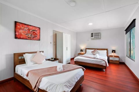 Large Bedroom with Queen Bed and Single Bed