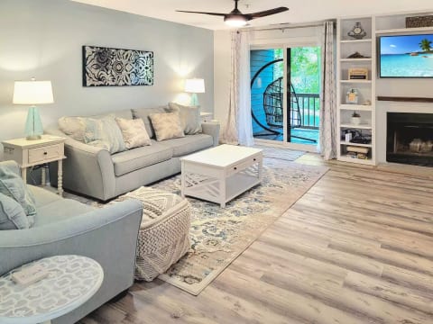 Dew Be Salty- Lux Pond View beach condo w/ Pool