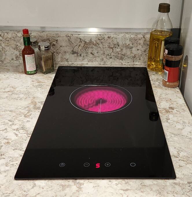 Single burner cooktop, pots and pans available. - Travelers Getaway - Long Term Stays Welcome!!! - Columbia