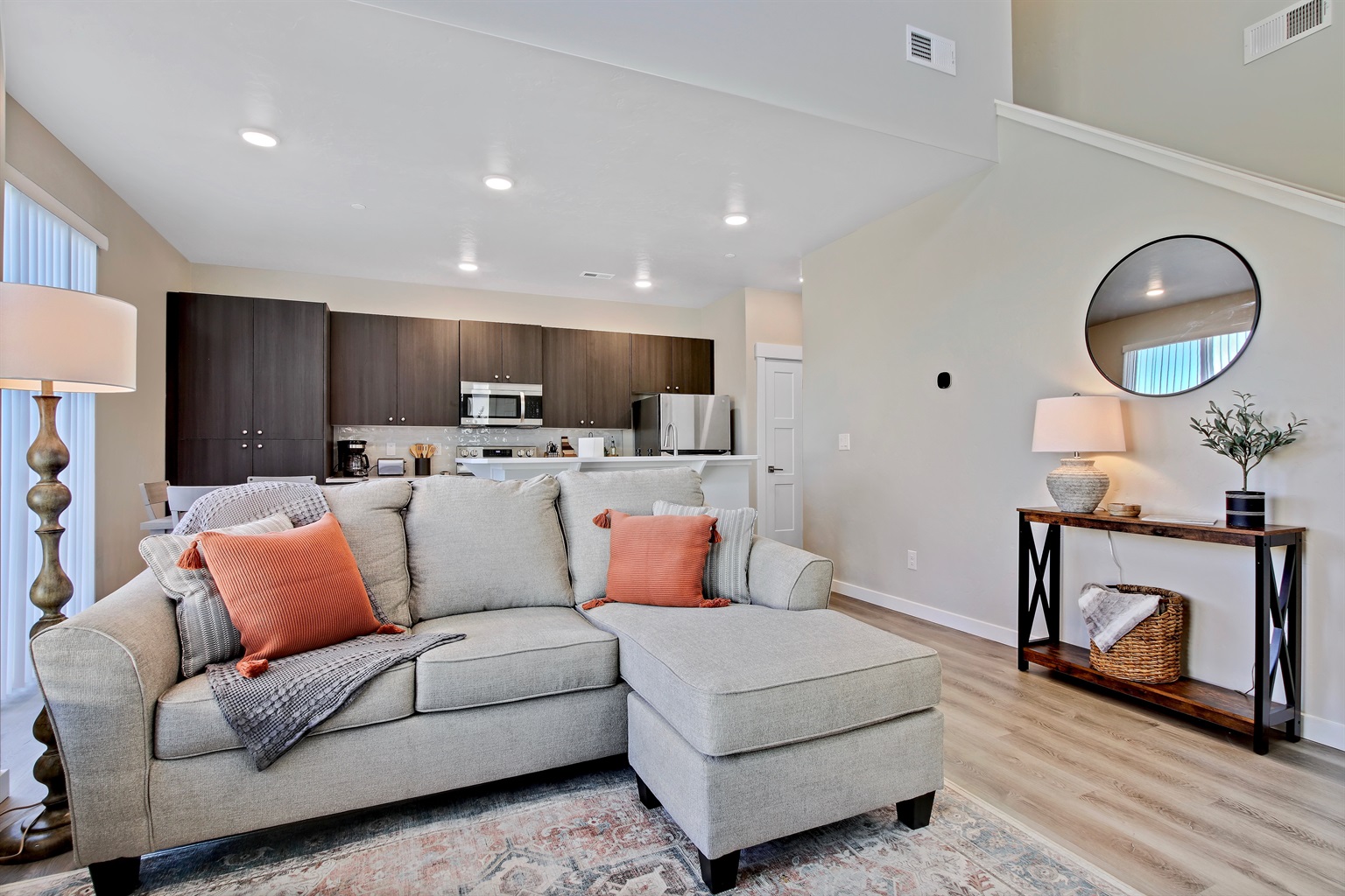 or-hounslow-way-or-trendy-3-bedroom-townhome-or-nampa-or/