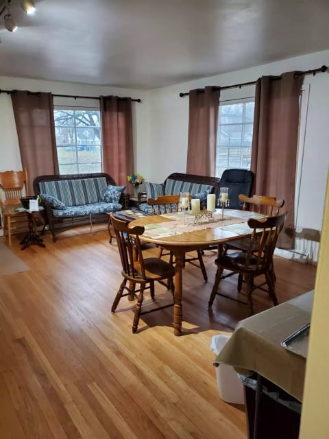 Park & Close to Downtown and Airport