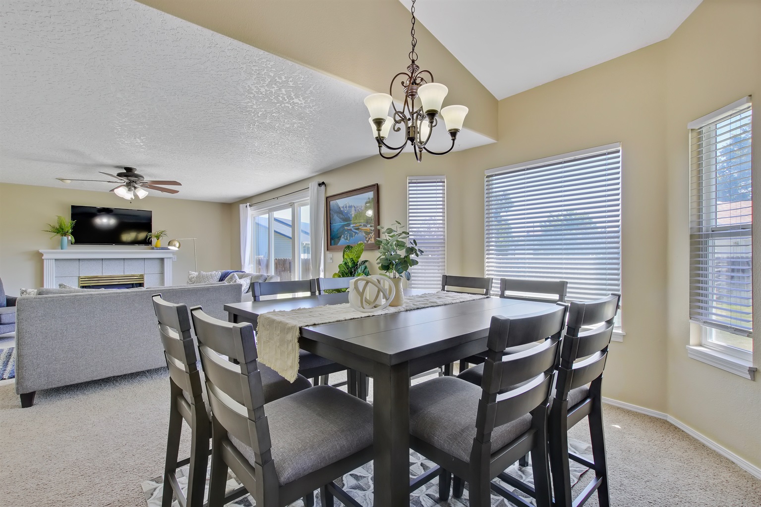 inviting-sun-filled-4-bedroom-home-in-central-nampa-id/