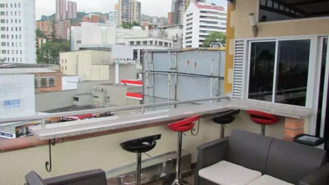 8 Bedroom 4 apartments roof Deck Private 3 Hot Tub