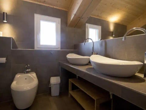 #13 mit IR-Sauna & Sprudelwanne innen
