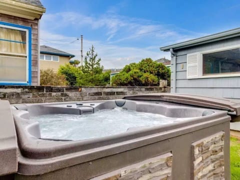 Hot Tub Mere Steps From the Beach