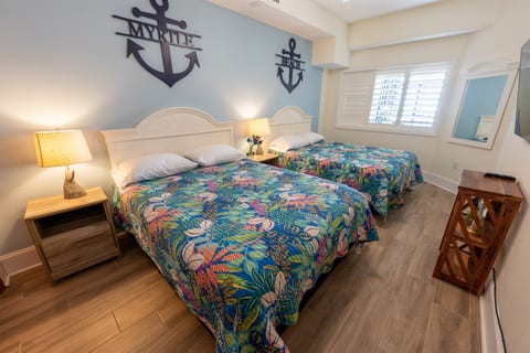 2 Queen Beds in Bedroom, Beautifully Remodeled