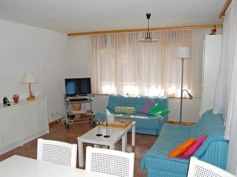 Ambassador I Apt 7