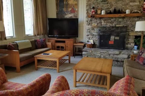 Living area - plenty of seating