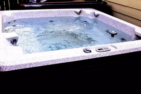Privately situated Hot Tub/Spa. Perfect for the cold nights in Big Bear.
