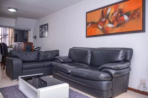 3 Bedroom All king beds hot tub bar dish washer 