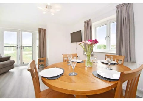 Ebbsfleet Int Apt - Closest Apt to Station